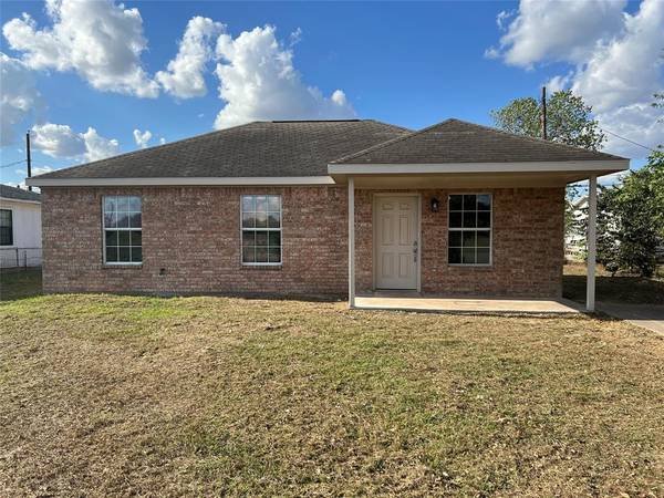 303 Guadalupe ST, Eagle Lake, TX 77434