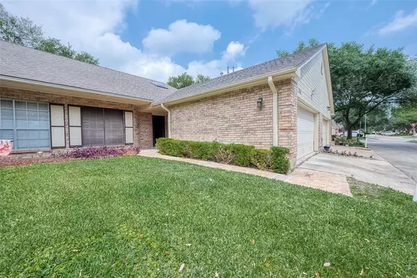 Pearland, TX 77584,714 E Country Grove CIR