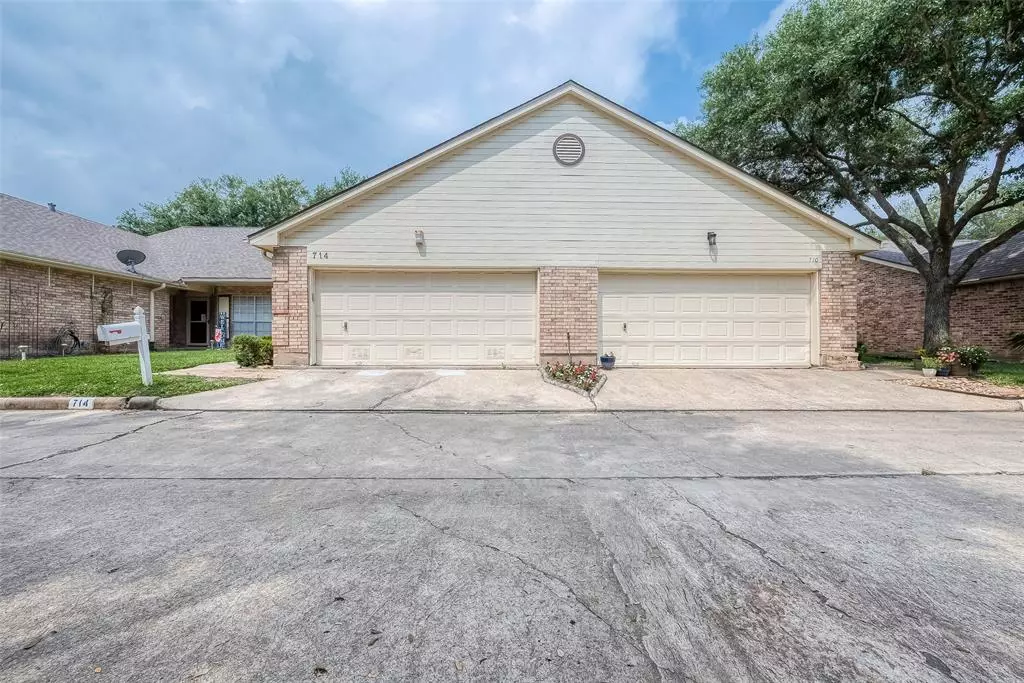 Pearland, TX 77584,714 E Country Grove CIR