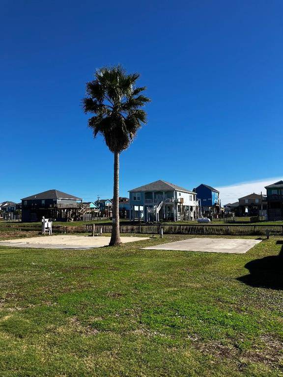 1986 Avenue F, Crystal Beach, TX 77650