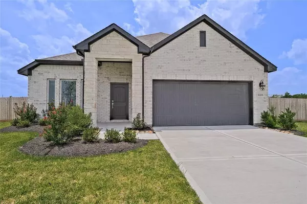 11922 Champions Forest DR, Mont Belvieu, TX 77535