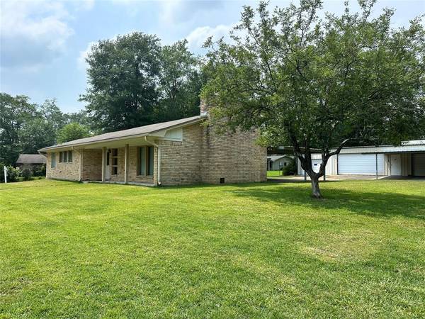 200 Sassafras LN, Village Mills, TX 77625