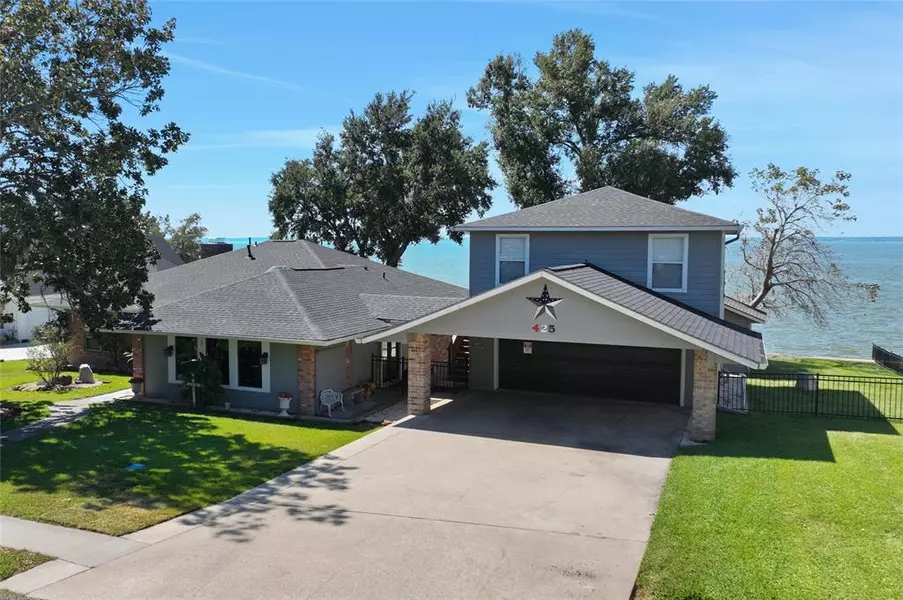 425 Wildwood DR, Onalaska, TX 77360