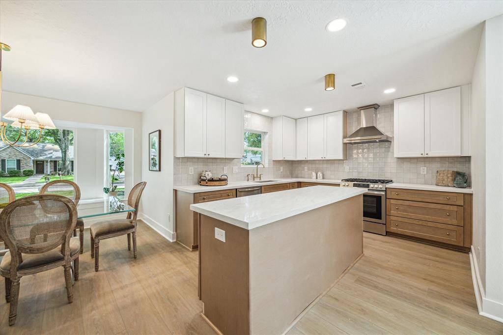 Houston, TX 77042,10918 Piping Rock LN