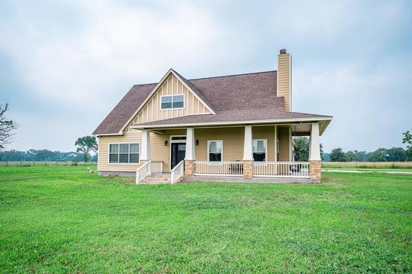 86 County Road 114, Van Vleck, TX 77482