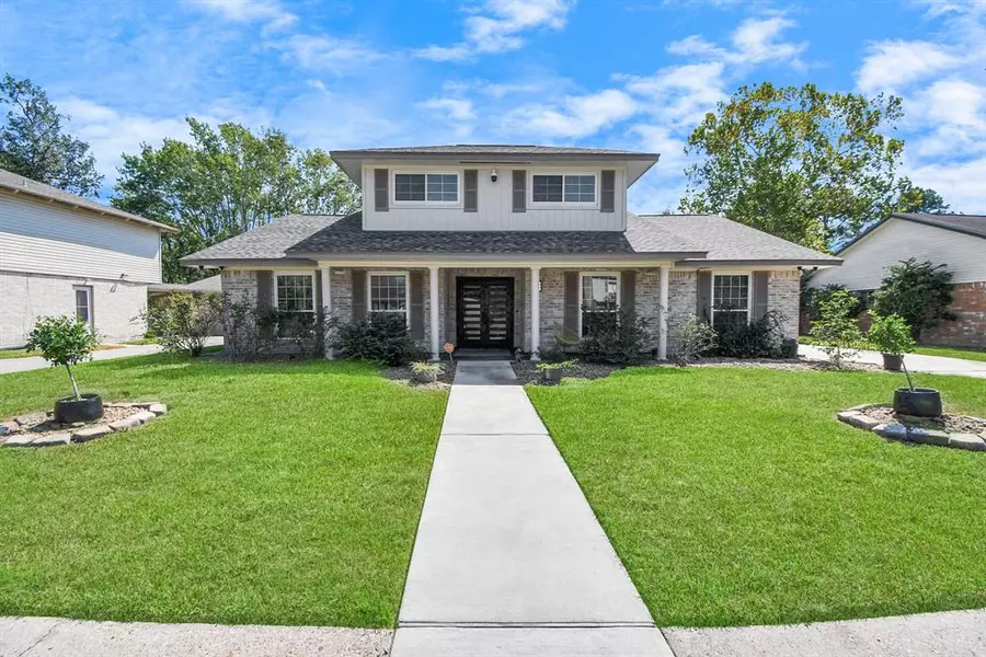 216 Palm Aire DR, Friendswood, TX 77546