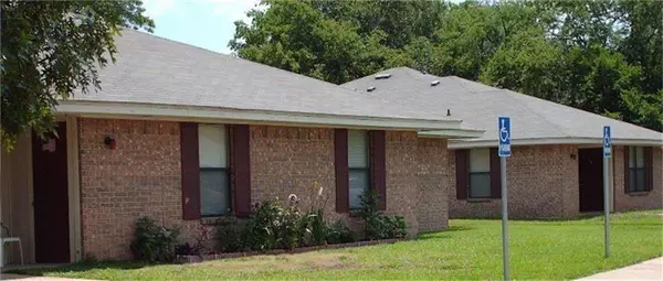 Edgewood, TX 75117,300 E Elm