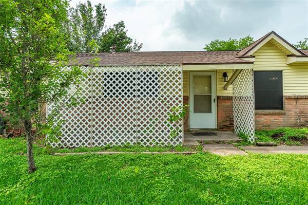 901 James ST, Deer Park, TX 77536