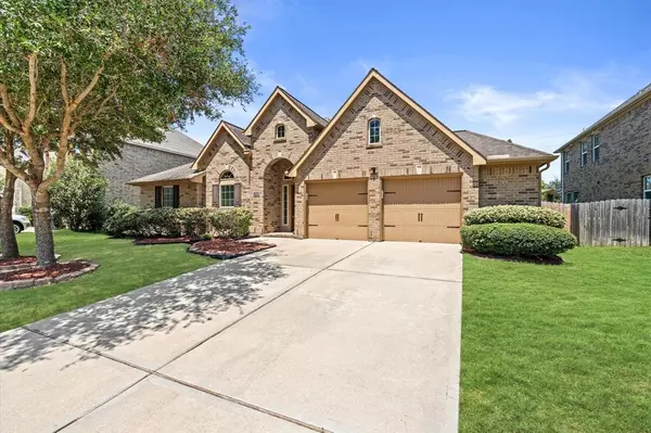 12409 Clover Creek LN, Pearland, TX 77584