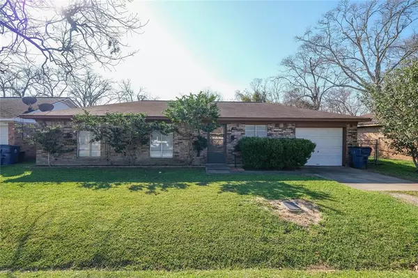 606 S Gray AVE, West Columbia, TX 77486