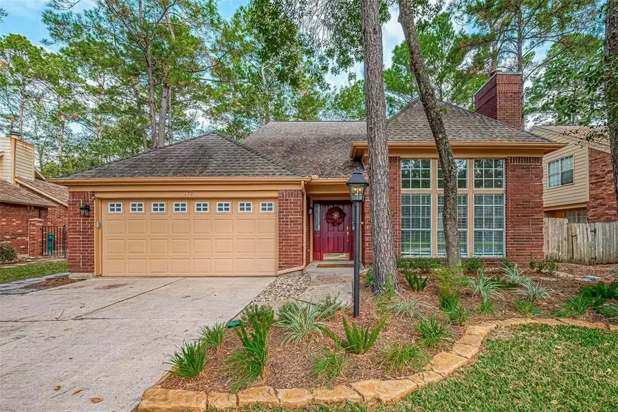 179 N Village Knoll CIR, The Woodlands, TX 77381