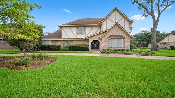 2307 Butler DR, Friendswood, TX 77546