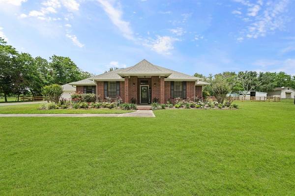 1037 County Road 147, Alvin, TX 77511