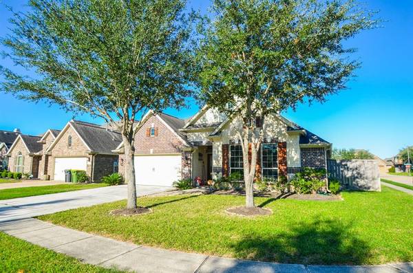 2102 Rolling Fog DR, Pearland, TX 77584