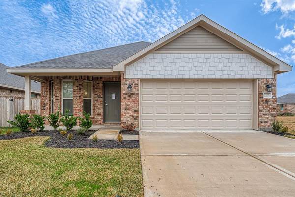 337 Bryan Way, Angleton, TX 77515