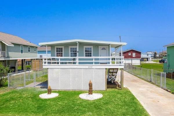 4135 Navarro, Galveston, TX 77554