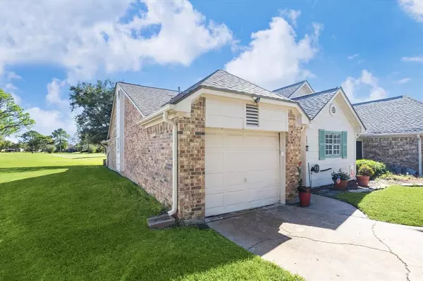 Pearland, TX 77584,603 E Country Grove CIR