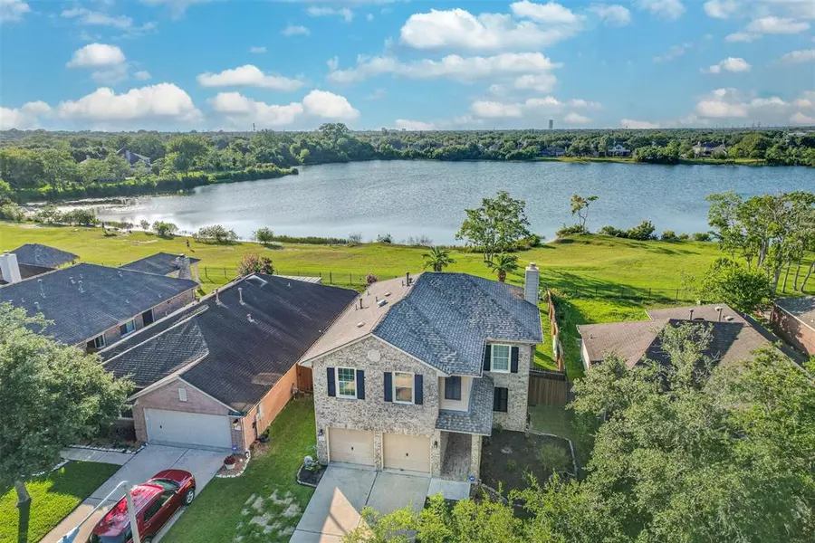 3288 Gladewater LN, League City, TX 77573