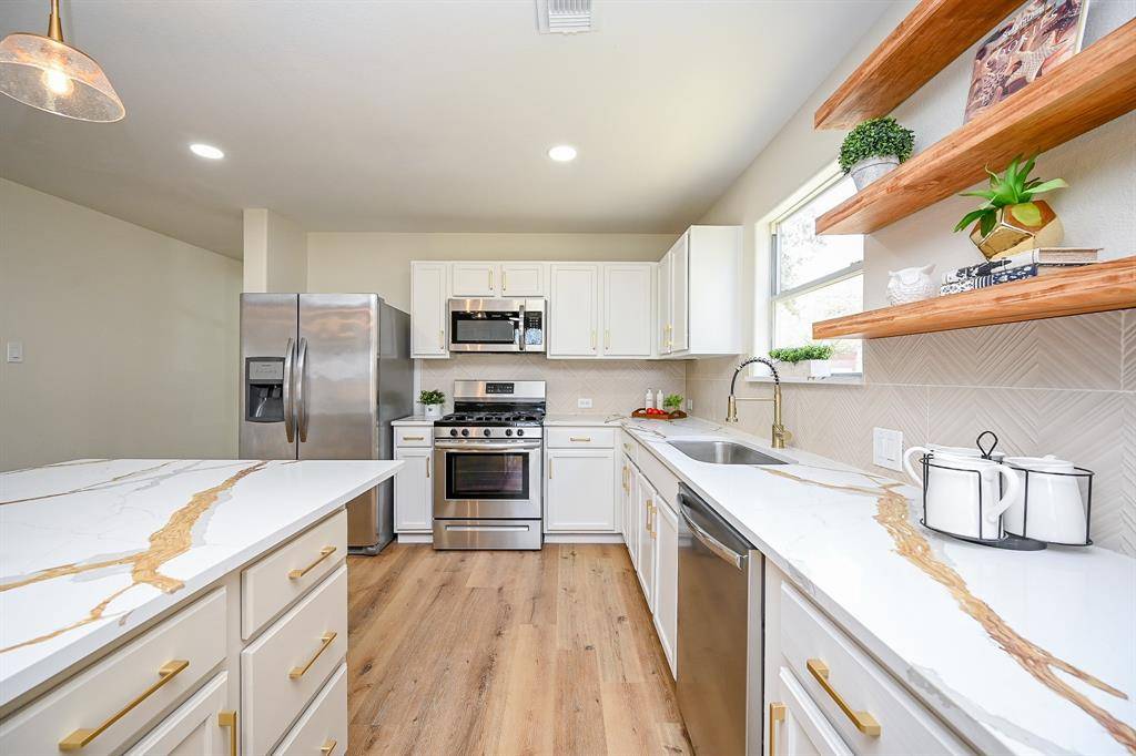 1615 Wooded Acres DR, Humble, TX 77396