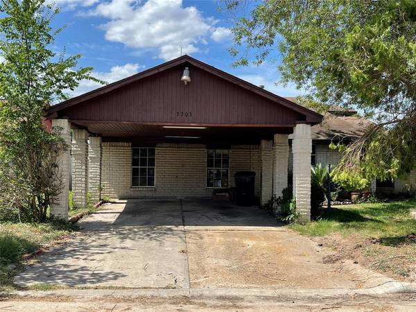 3703 Bluerock ST, Houston, TX 77039