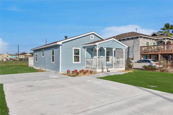 2221 Grover AVE, Galveston, TX 77551