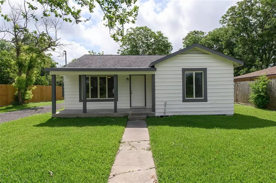 6811 Mike ST, Hitchcock, TX 77563