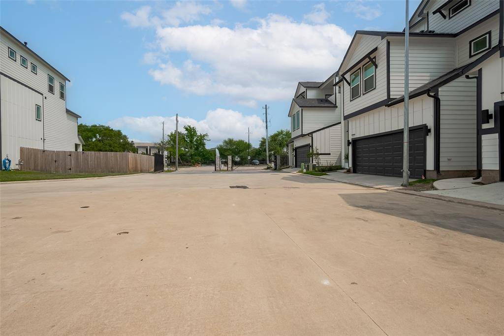 Houston, TX 77055,1611 Regents Gate CT