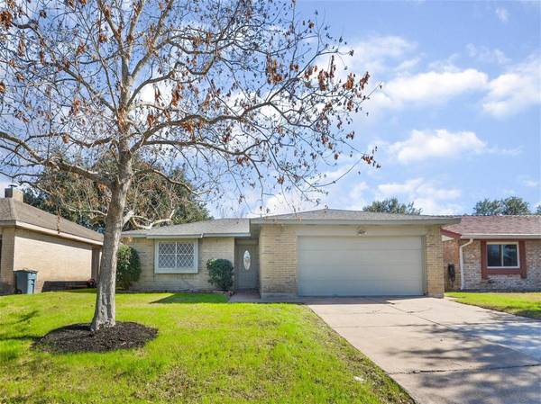 3223 Somerton DR, La Porte, TX 77571