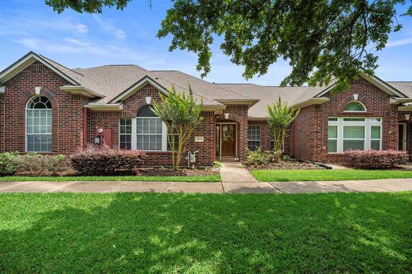 210 Clearview AVE #C, Friendswood, TX 77546