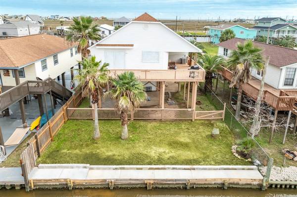 211 Pompano LN, Surfside Beach, TX 77541