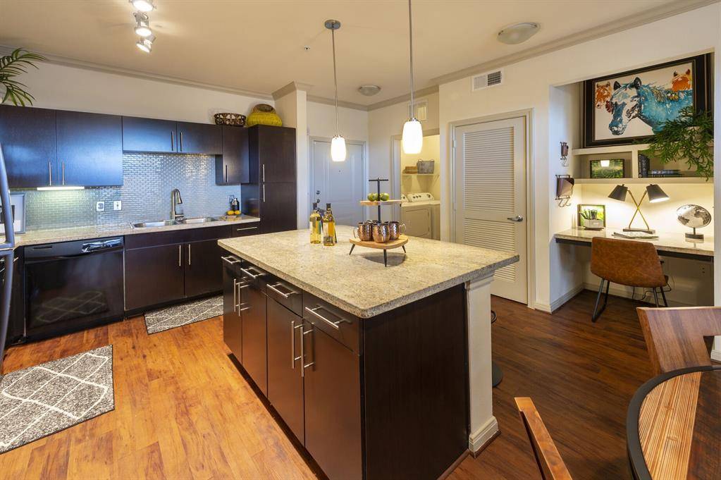 Houston, TX 77054,8877 Lakes At 610 DR #261