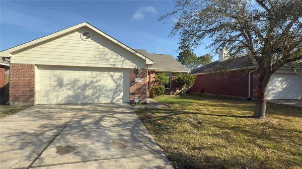 2815 Seastrand LN, Dickinson, TX 77539