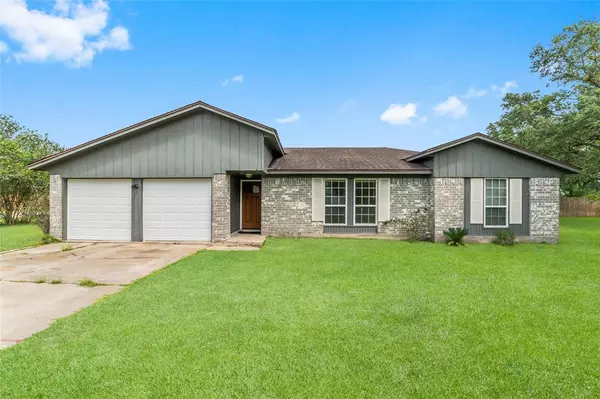 6513 Custom DR,  Alvin,  TX 77511