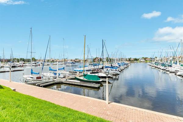 458 Mariners DR, Kemah, TX 77565