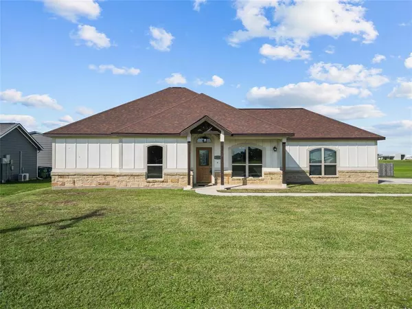 908 Longhorn TRL, Angleton, TX 77515