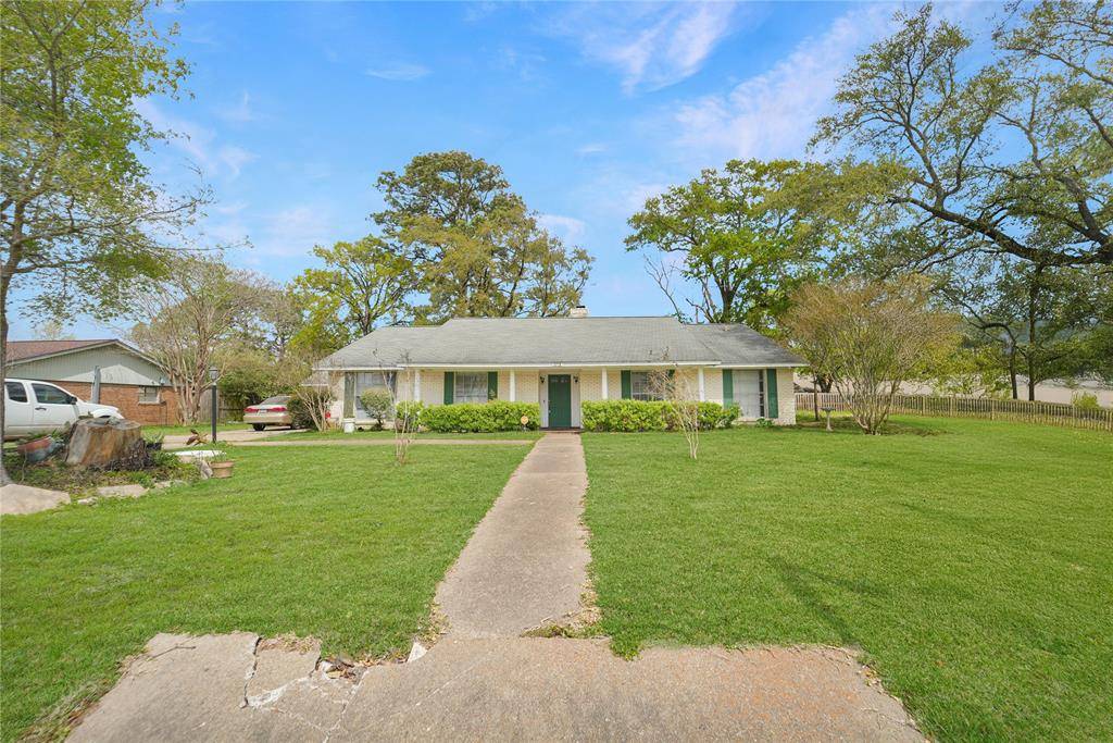 5018 Glenhaven DR, Baytown, TX 77521