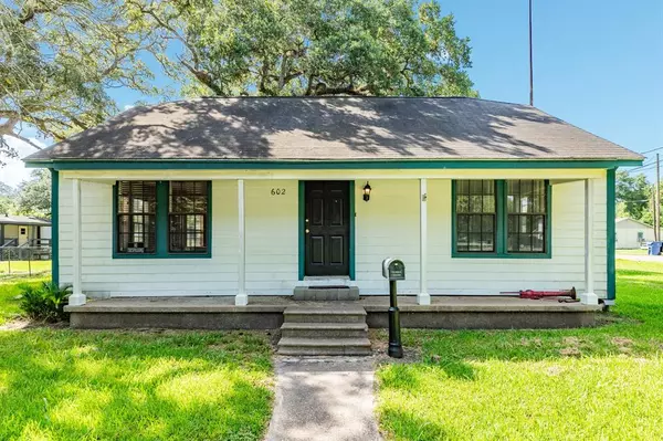 602 E 1st ST, Sweeny, TX 77480