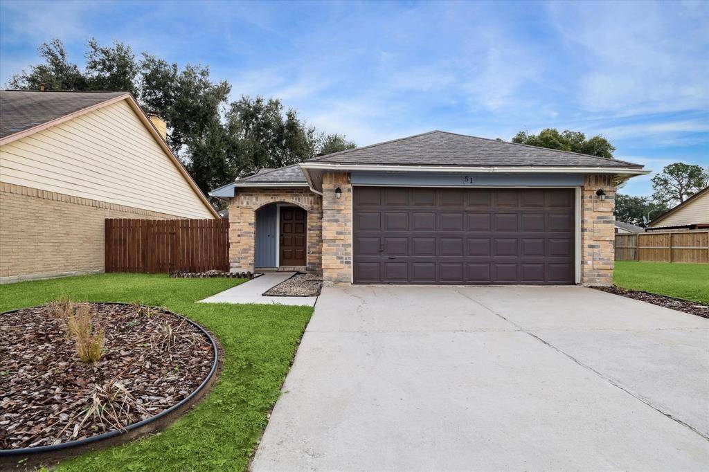 51 Crestbriar CT, Baytown, TX 77521