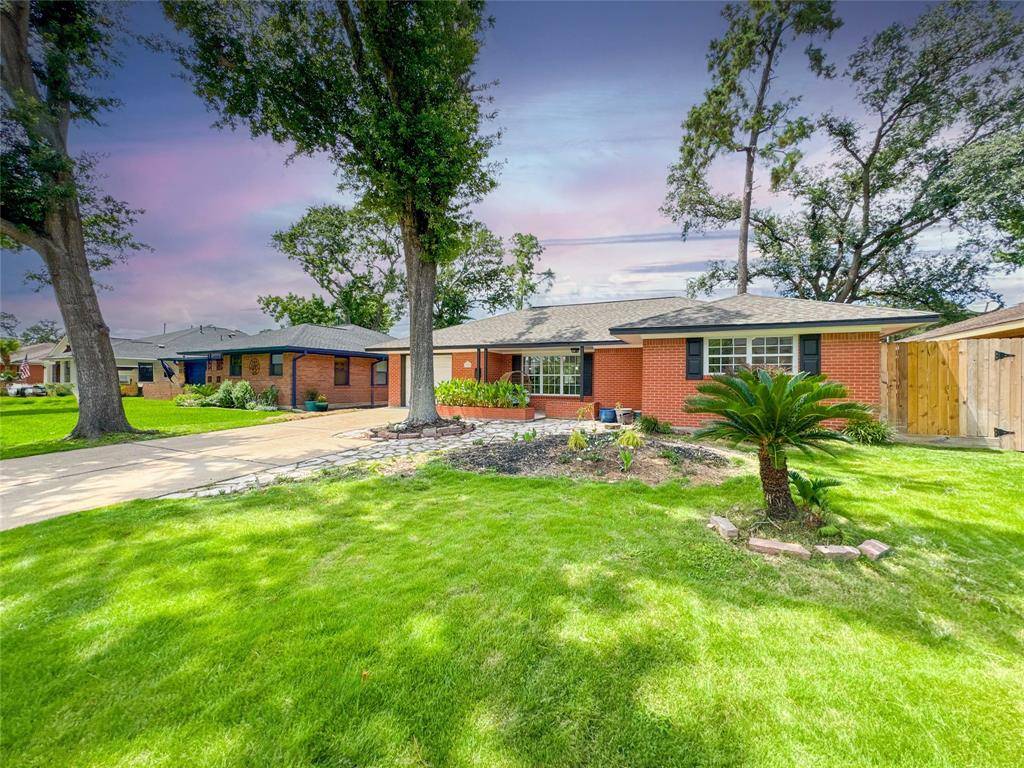 2302 Hewitt DR, Houston, TX 77018