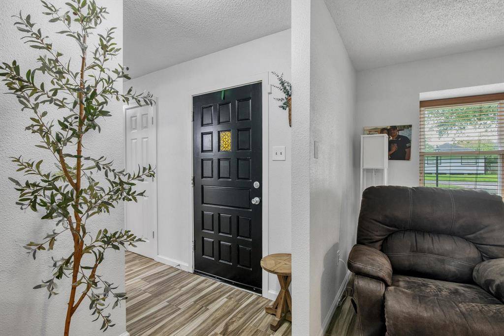 Winnie, TX 77665,737 Carolyn ST