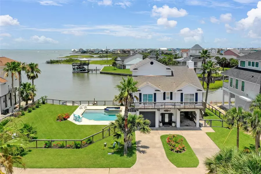 3730 Laguna DR, Galveston, TX 77554