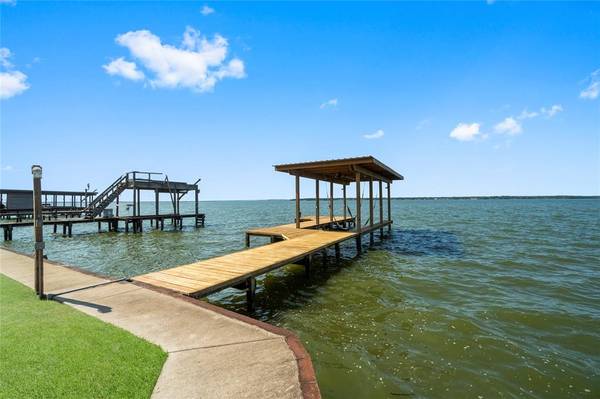 452 Lakeshore S, Onalaska, TX 77360