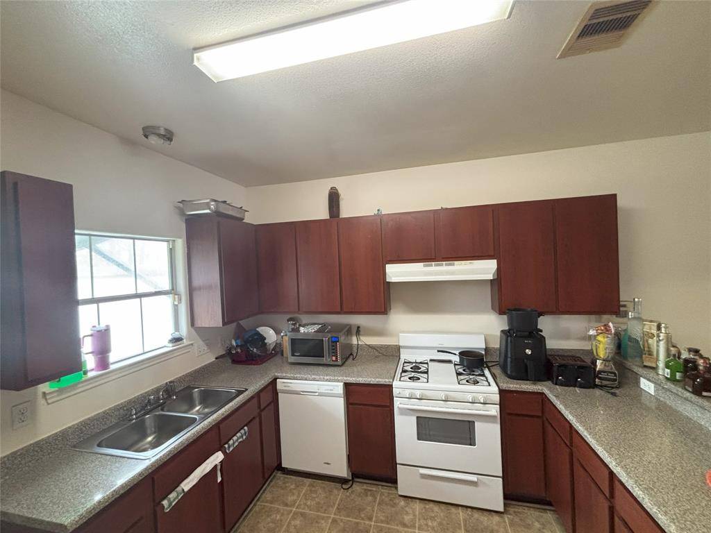 Houston, TX 77016,10445 Wicklowe ST #B