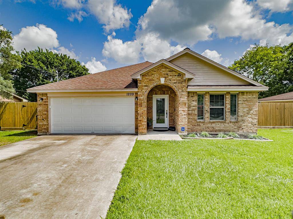 Angleton, TX 77515,1209 Fair DR