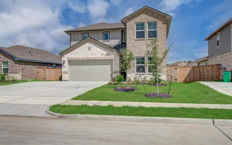 12019 Silver Moon LN, Baytown, TX 77523