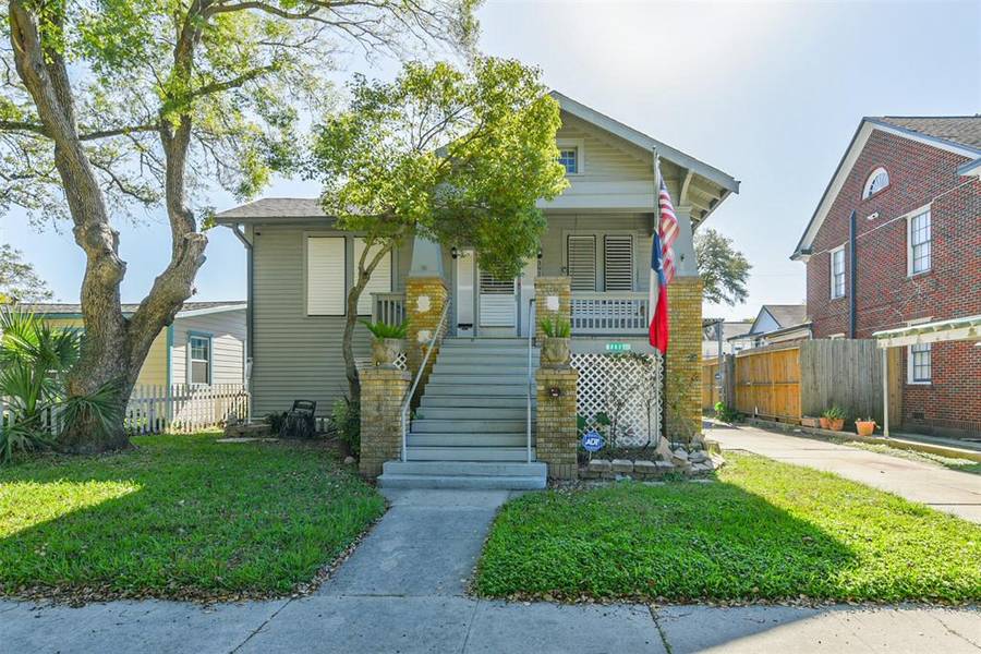 3921 Avenue P 1/2, Galveston, TX 77550