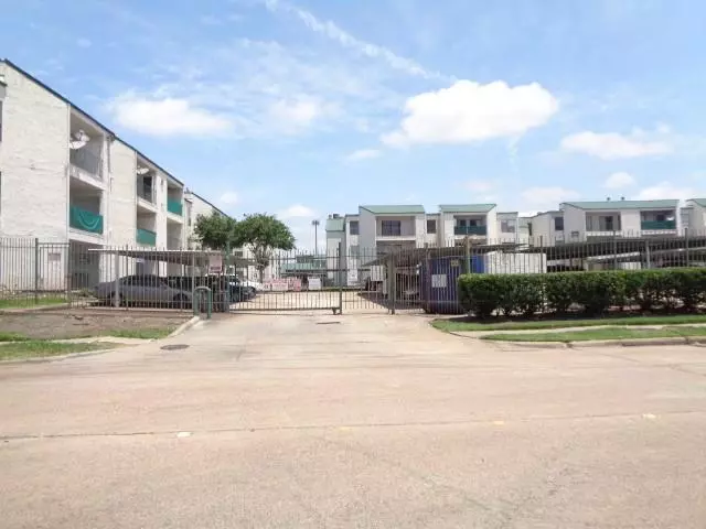 2814 S Bartell DR #13J, Houston, TX 77054