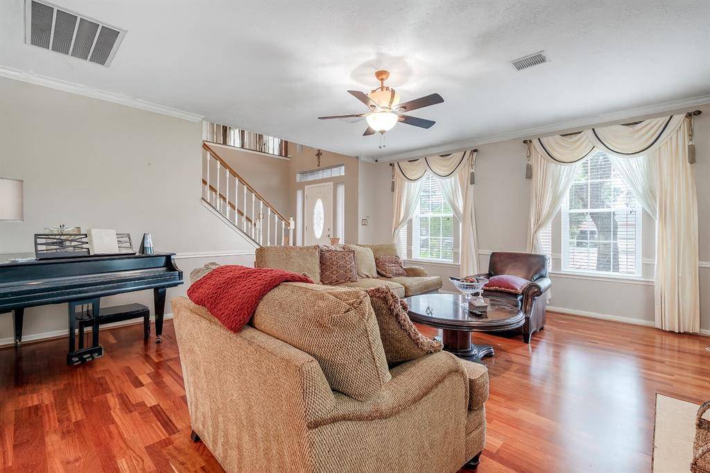 Sugar Land, TX 77498,9706 Broadley DR