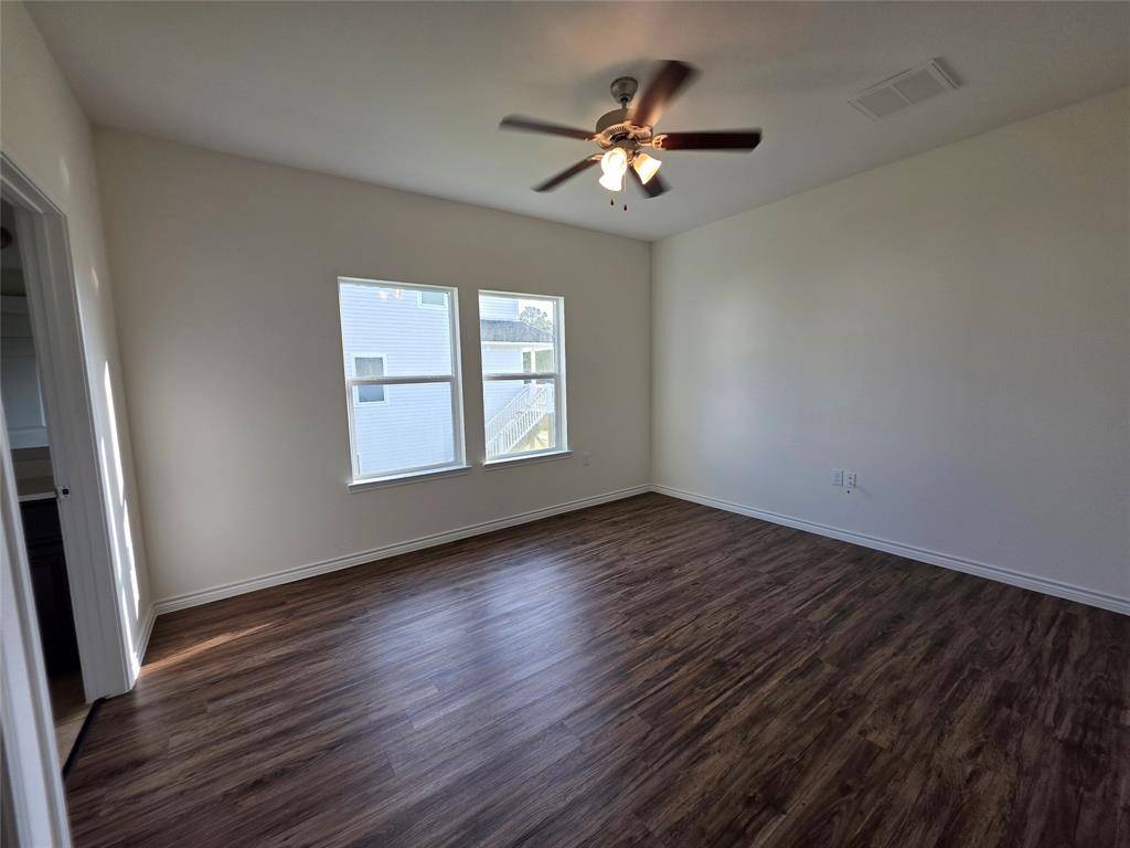 Hitchcock, TX 77563,6218 White Oak DR