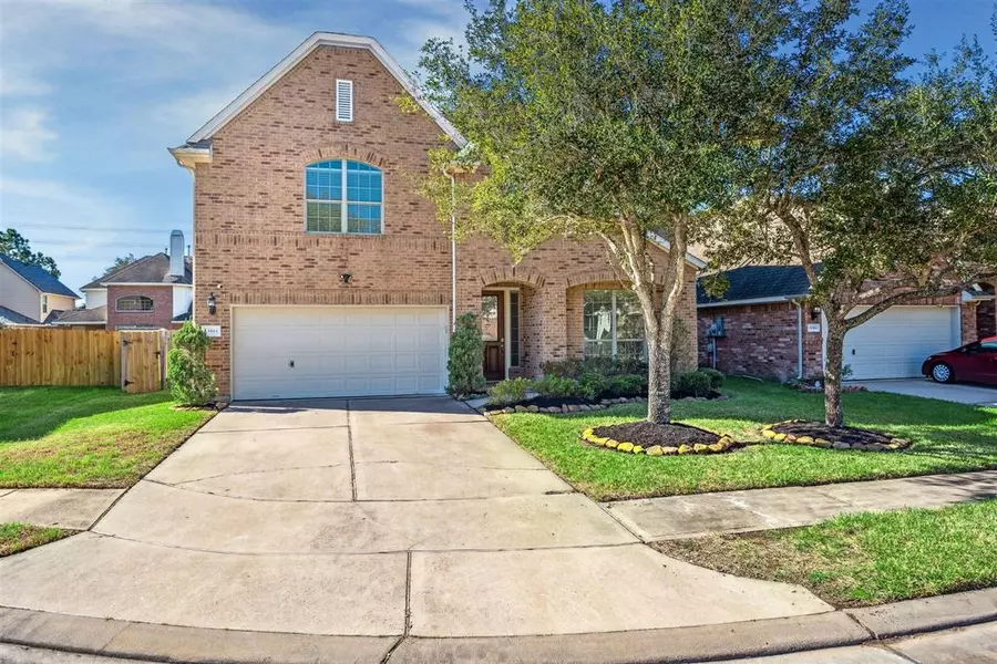 13504 Misty Shadow LN, Pearland, TX 77584